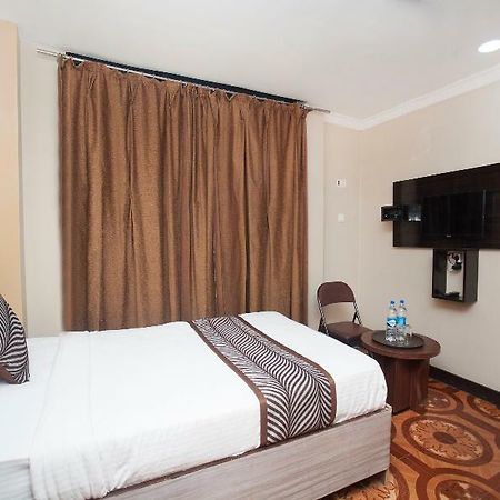 Oyo 343 Pop Life Hotel Kohalpur Bagian luar foto
